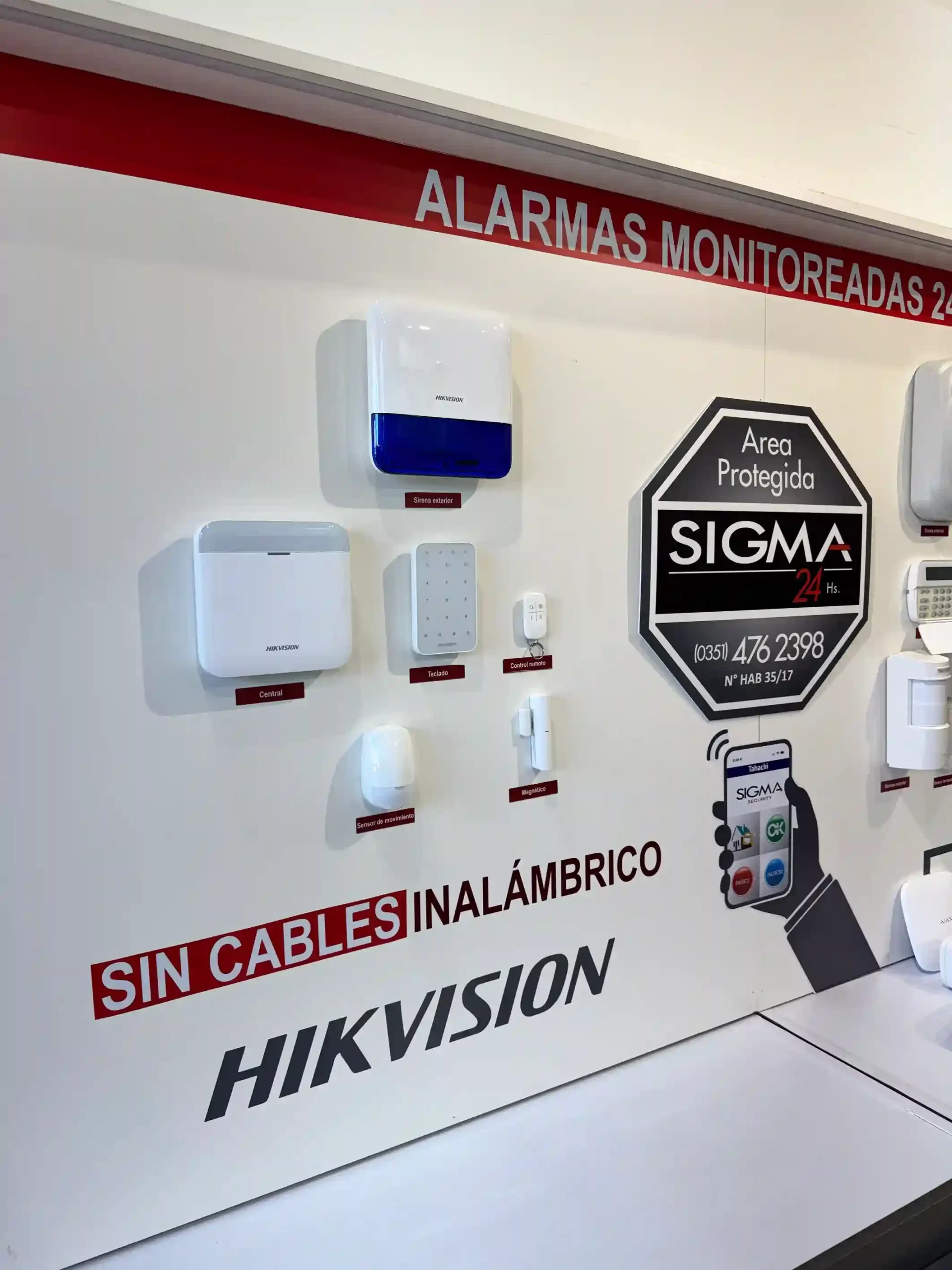 Panel de alarma instalado en local comercial en Córdoba
