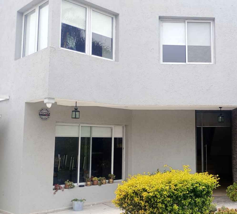 Instalacion de alarma Sigma Security en fachada residencial Cordoba