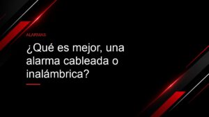 Portada con la pregunta ¿Qué es mejor, una alarma cableada o inalámbrica? sobre un panel de alarma y sensores